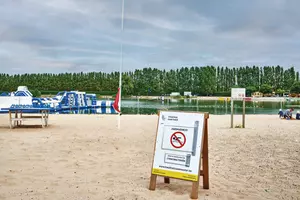 FOT_PRJ_CyanoClear-Jabbeke-Belgium-2022-warning-sign-0001_#SALL_#AQU_#V1.tif